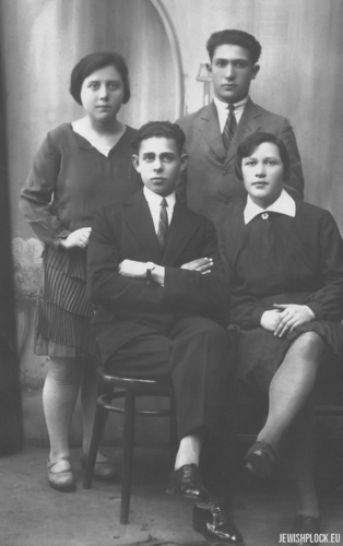 The Krasiewicz siblings (children of Lewek and Rechma Krasiewicz) 